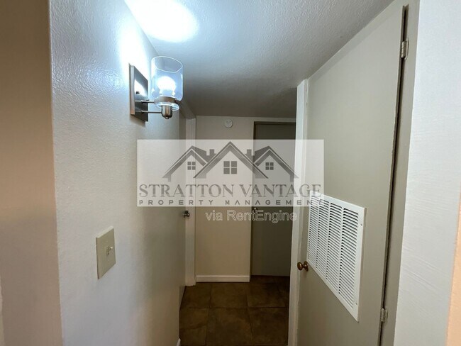 Building Photo - 6936 E 4th St