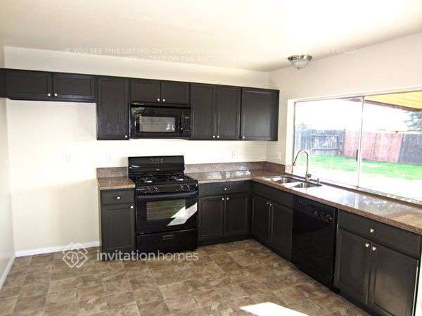 Building Photo - 2141 E Bessant St