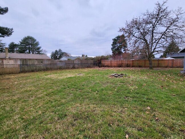 Building Photo - 1829 NE 23rd Ct
