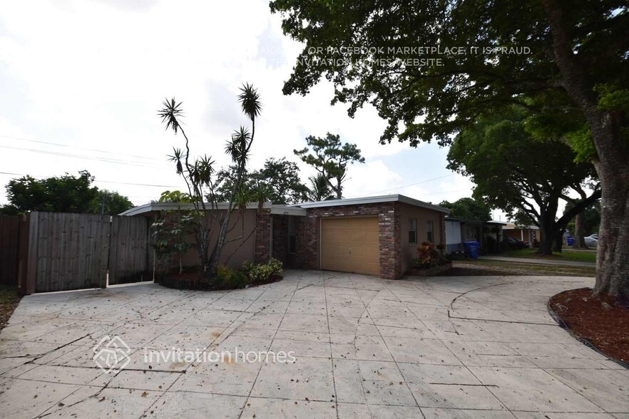 Building Photo - 2751 N 66th Ave