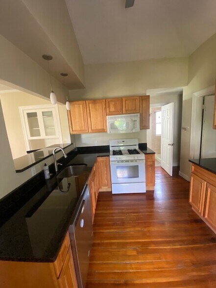 Primary Photo - 90 Fayette St