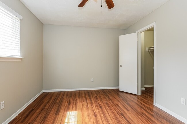Building Photo - 10122 Woodhollow Dr