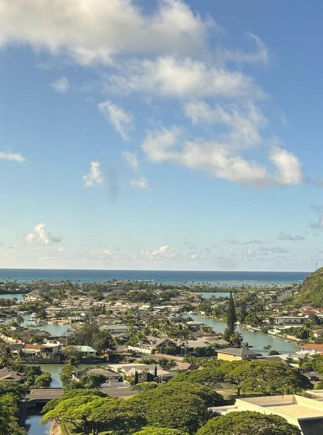 Building Photo - Commodore Condo Hawaii Kai