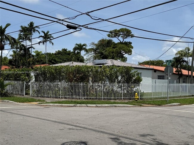 Building Photo - 3001 SW 19th St