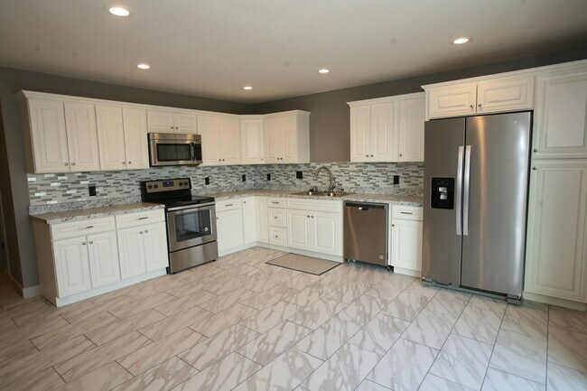 Building Photo - 2 bed 1 bath Duplex-Savannah Schools!