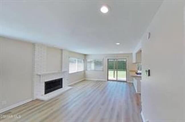Building Photo - Tucked away on a quiet cul-de-sac in desirable Newbury Park 5+3 home