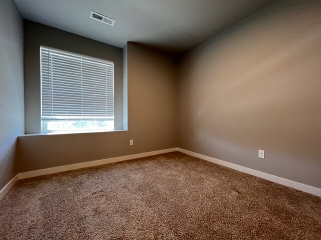 Building Photo - 10042 W Smoke Ranch Dr