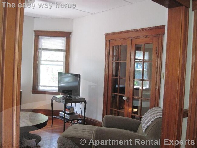 Building Photo - 95 Bartlett St