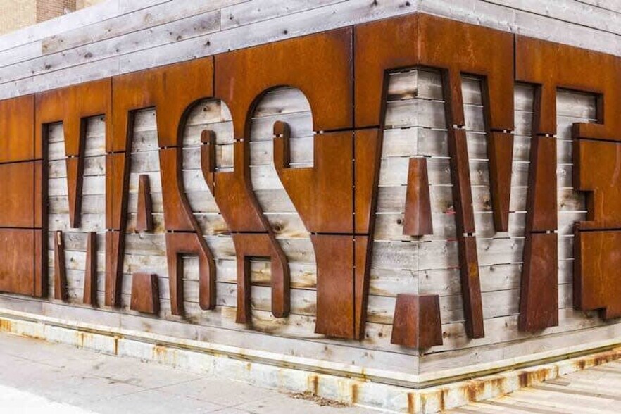 Building Photo - 747 N College Ave