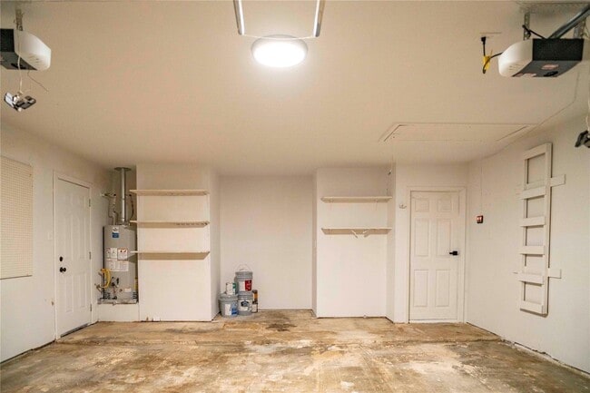 Building Photo - 9214 Woodland Oaks Dr