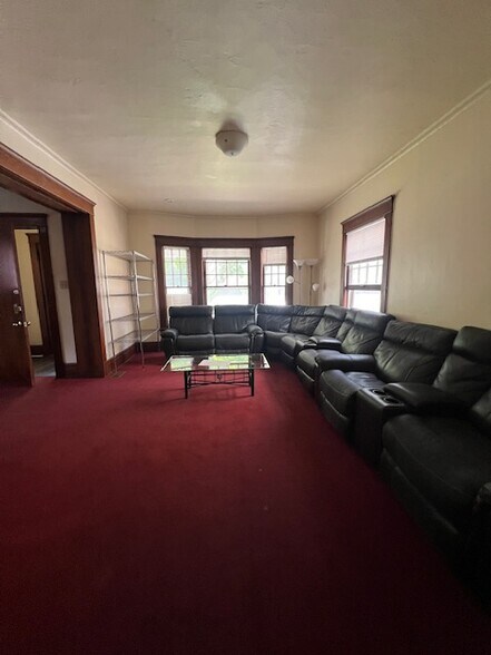 Building Photo - 518 Monroe St