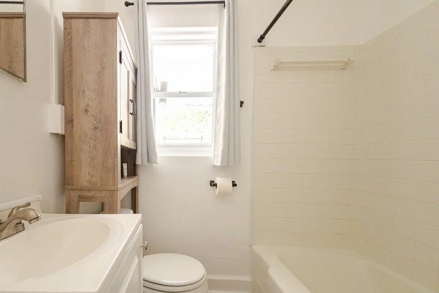 Building Photo - 512 Paulding Ave