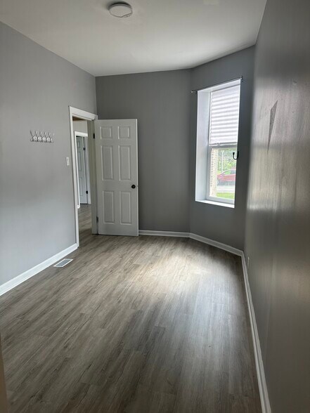 Building Photo - 1556 S Spaulding Ave