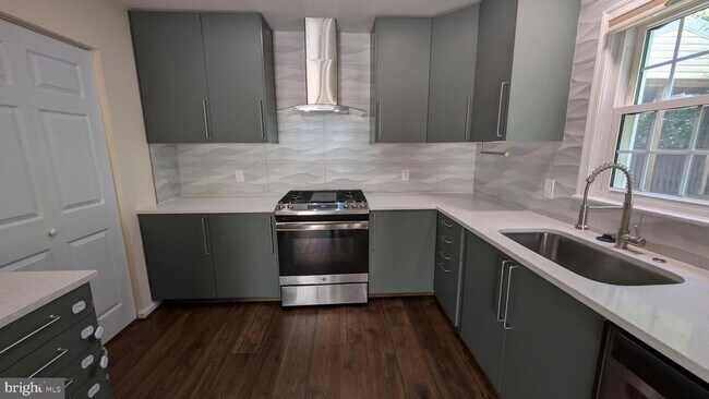 Building Photo - 5813 Shana Pl