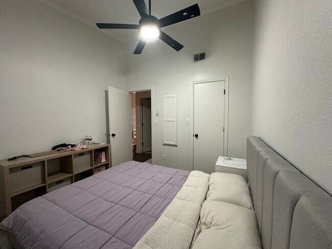 Private Room Furnished - 2730 Silver Creek Dr