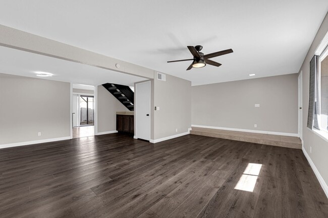 Building Photo - Charming 3 Bedroom ,2 bathroom in Paradise...