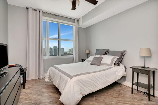 Building Photo - 1120 E Kennedy Blvd