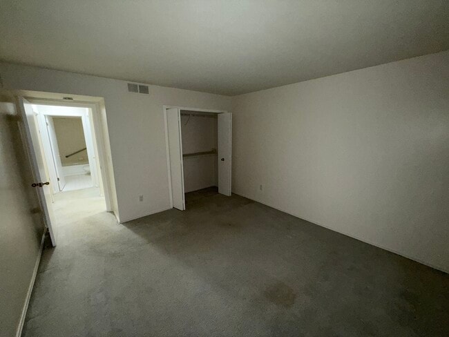 Building Photo - 30414 Orchard Lake Rd