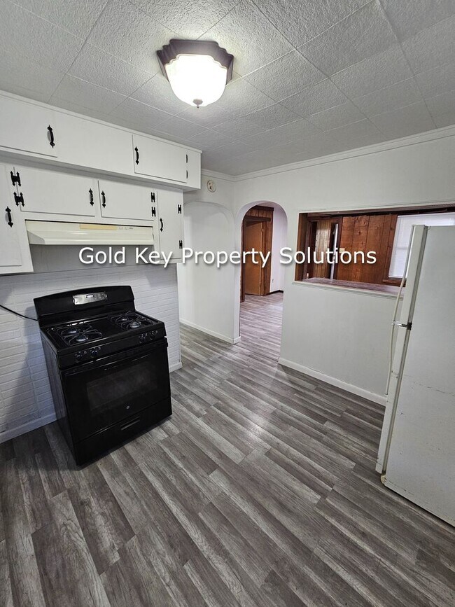 Building Photo - 408 E 35th St