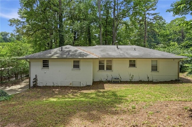 Building Photo - 581 Meadowbrook Dr SE