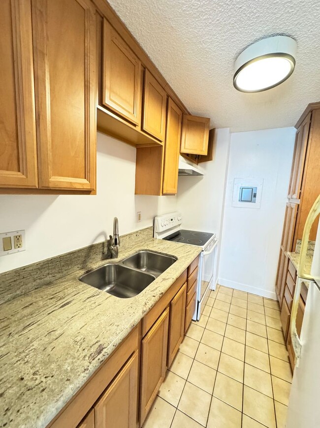 Building Photo - Wilder Terrace- 1 bed, 1 bath, 1 parking s...