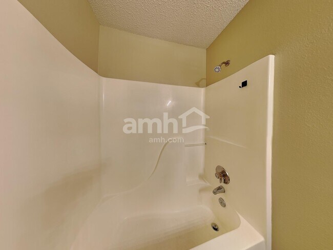 Building Photo - 6036 Draycott Dr