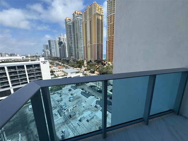 Building Photo - 17550 Collins Ave