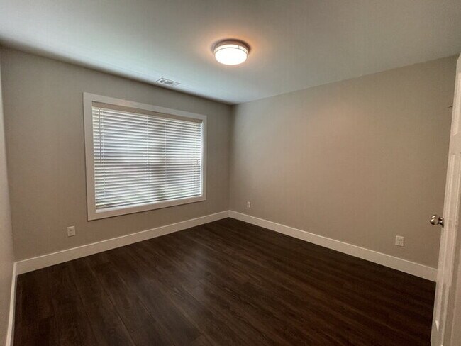 Building Photo - "Charming 4-Bedroom Retreat in Anderson with Spacious 1760 Sq Ft Layout - Your Perfect Home Awaits!"