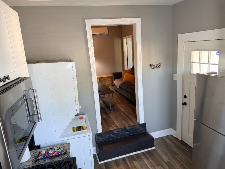 Building Photo - 910 N Rocheblave St