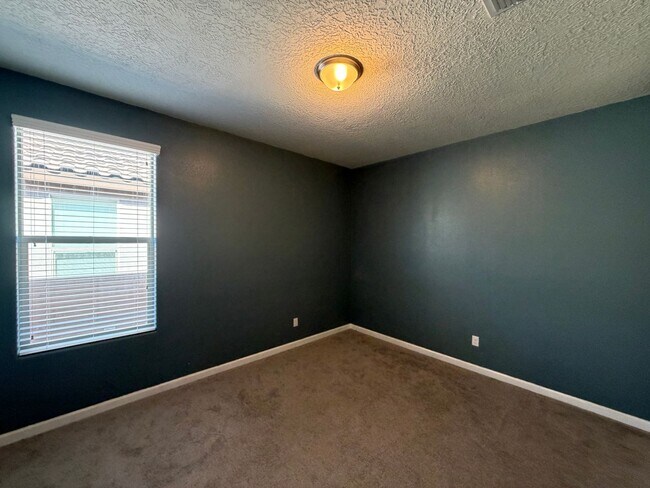 Building Photo - 4 Bedroom Single Story Home Available Near Golf Course Rd & Southern Blvd!