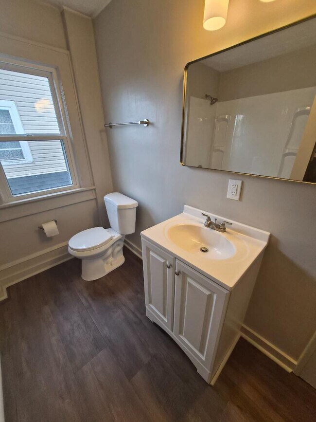 Building Photo - 323 Bedford Ave NW