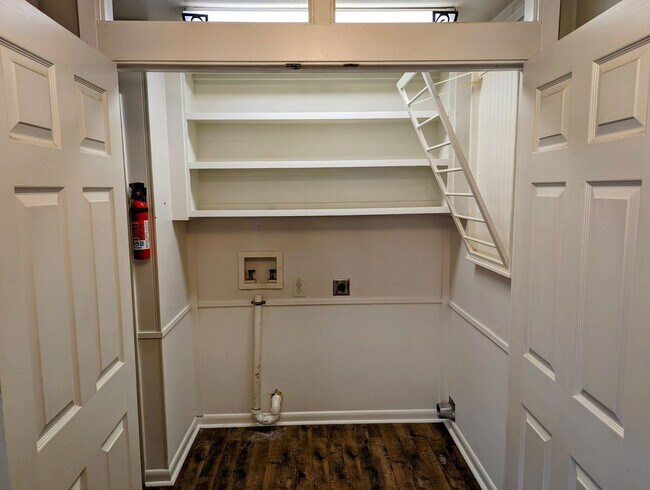 Building Photo - Updated 3/2 in Scott with Country Views!