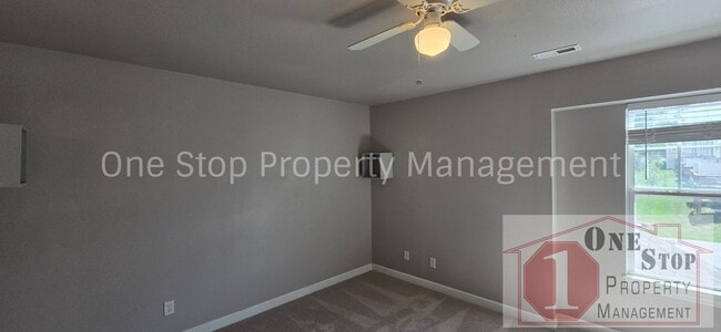 Building Photo - 260 N Pointe Ln