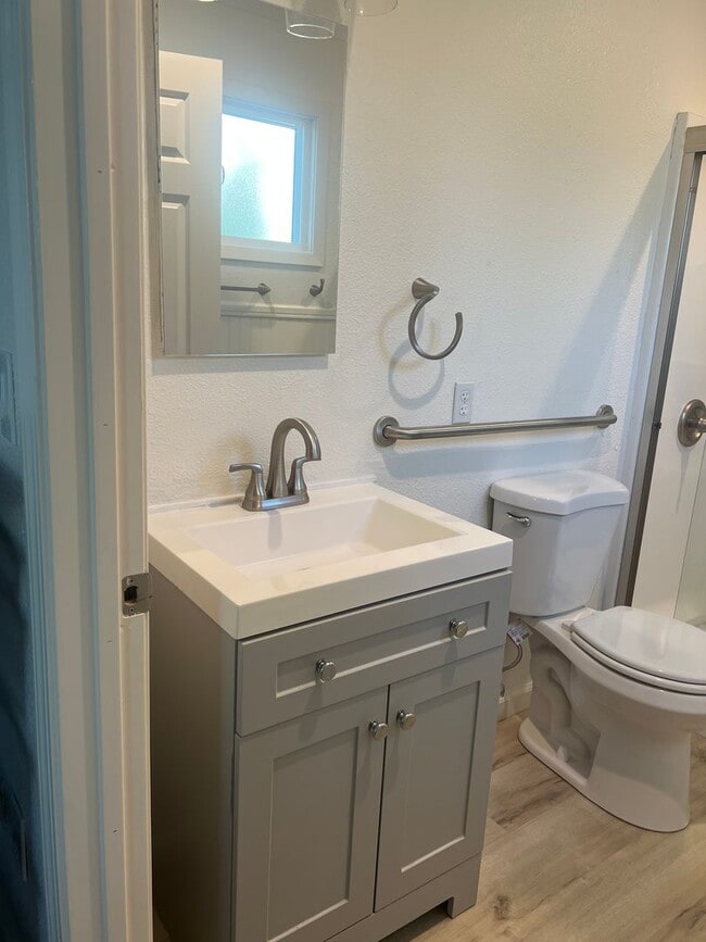 Building Photo - Charming 1 bedroom home