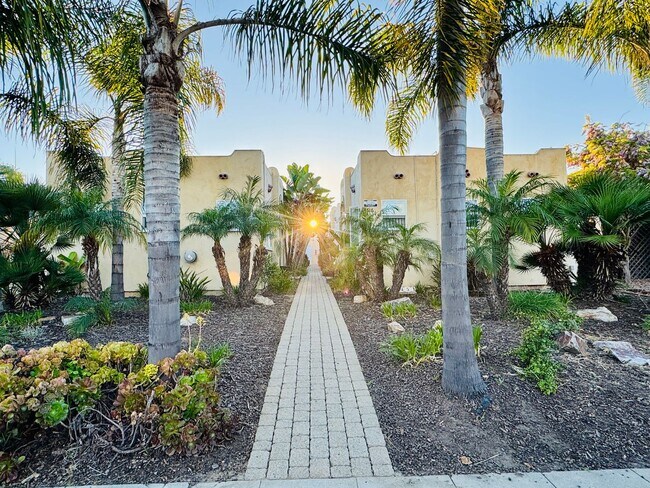 Building Photo - AVAILABLE NOW! CHARMING 1BD/1BA NORTH PARK BUNGALOW! $1,895/MO!