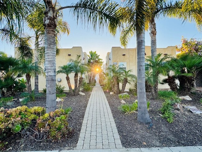 Building Photo - AVAILABLE NOW! CHARMING 1BD/1BA NORTH PARK BUNGALOW! $2,045/MO!