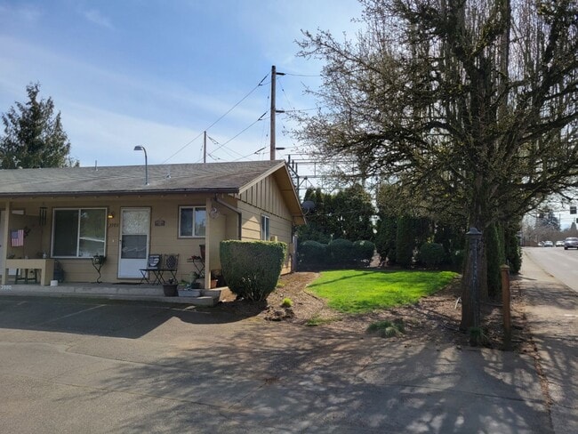 Building Photo - Rent Special: 1/2 Off February - Ground Level 2 Bed 1 Bath W/ Air Conditioning