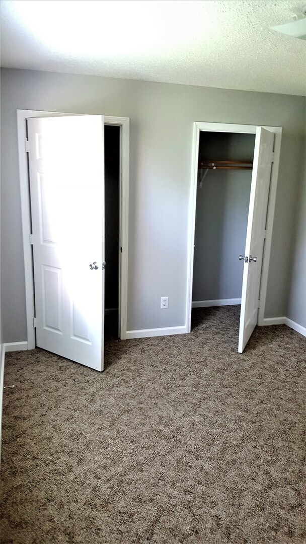 Building Photo - 8 - Hamilton Place