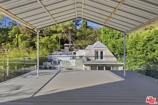 Building Photo - 2633 N Commonwealth Ave