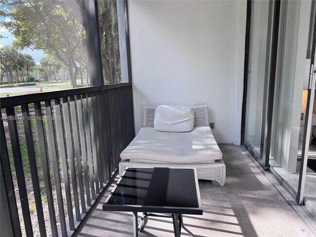 Building Photo - 3301 N Country Club Dr