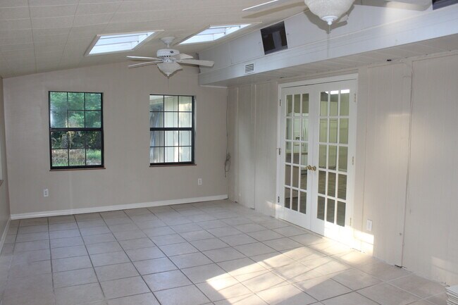 Building Photo - PRE-LEASING 8/1/18   Great Updated 4 Bedroom Home