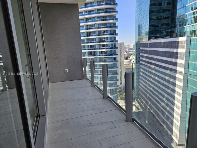 Building Photo - 300 Biscayne Blvd Way