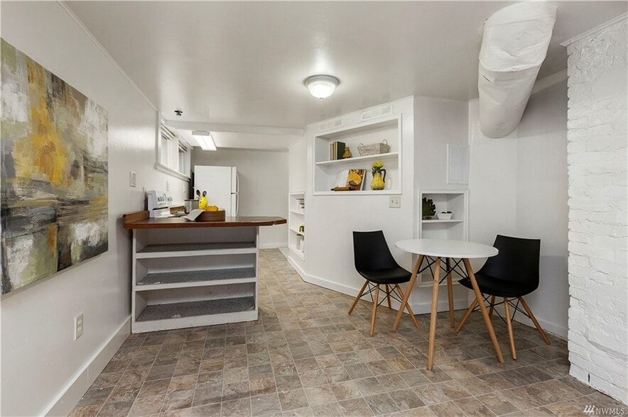 Building Photo - 5511 Brooklyn Ave NE