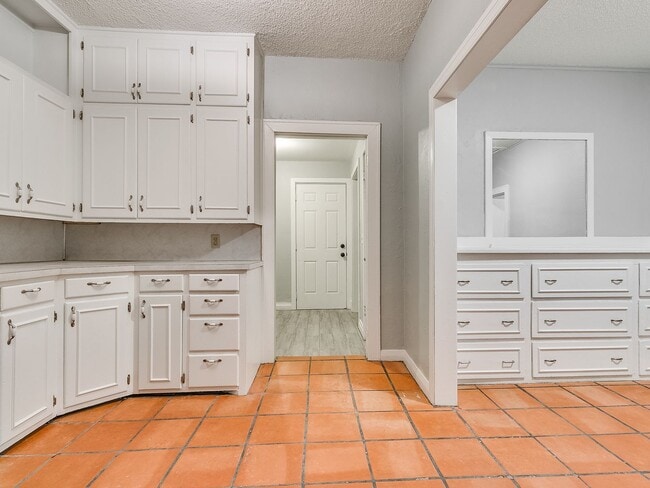 Building Photo - 3 Bedroom 1 Bath home in Shawnee!