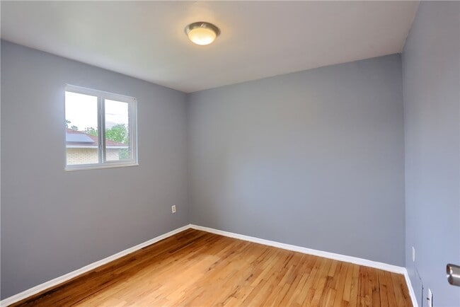 Building Photo - 440 Brierly Ln