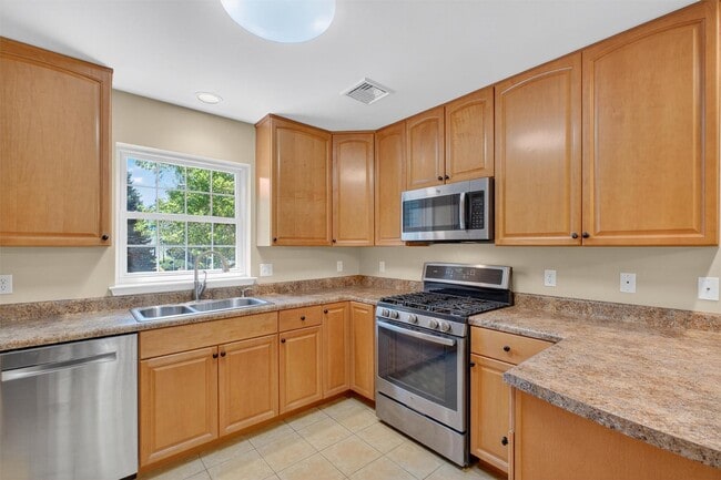 Building Photo - 295 Pinebrook Dr