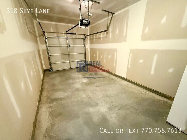 Building Photo - 318 Skye Ln