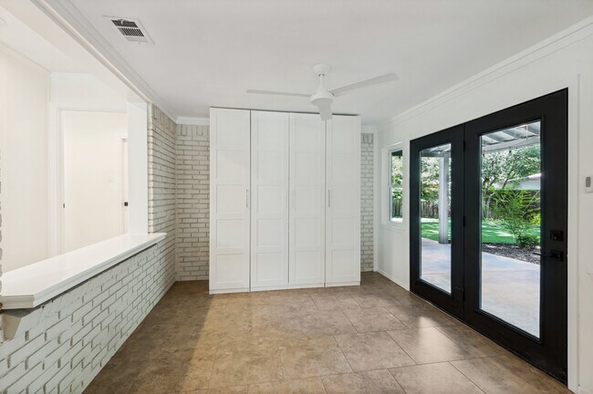 Building Photo - 7105 Bennington Dr