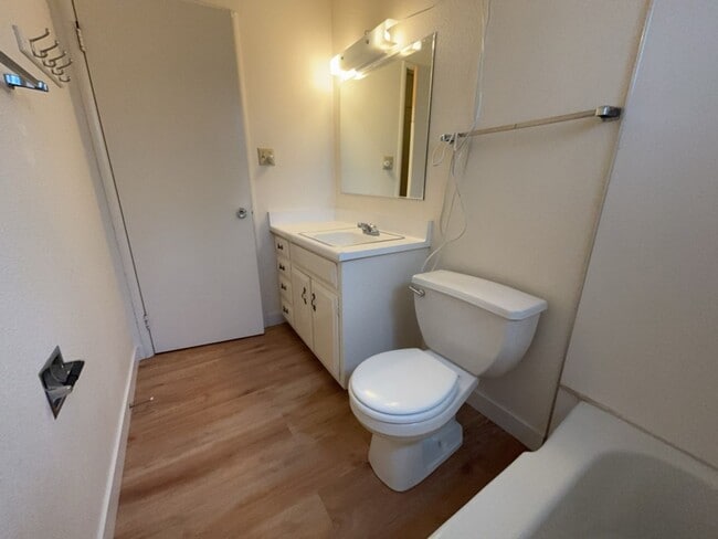 Building Photo - 605 Radcliffe Dr