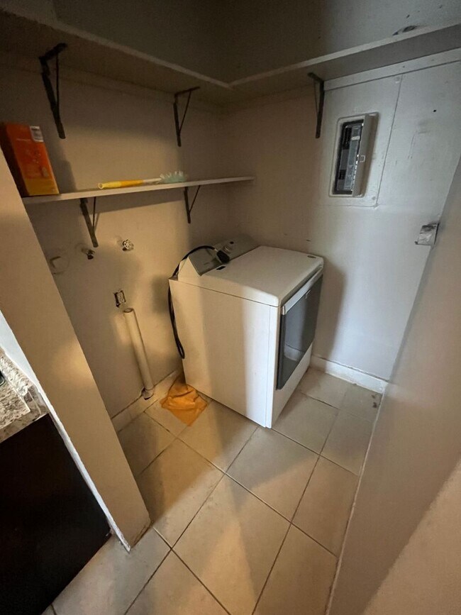 Building Photo - No HOA Fees!  Great location 4 bedroom house in Boca Raton!  Free Internet!